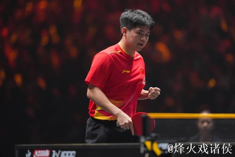 WTT多哈冠军赛｜“国乒内战”艰难战胜梁靖崑，林诗栋带伤挺进男单四强