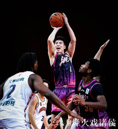 王哲林22分上海胜新疆 程帅澎25分浙江胜宁波